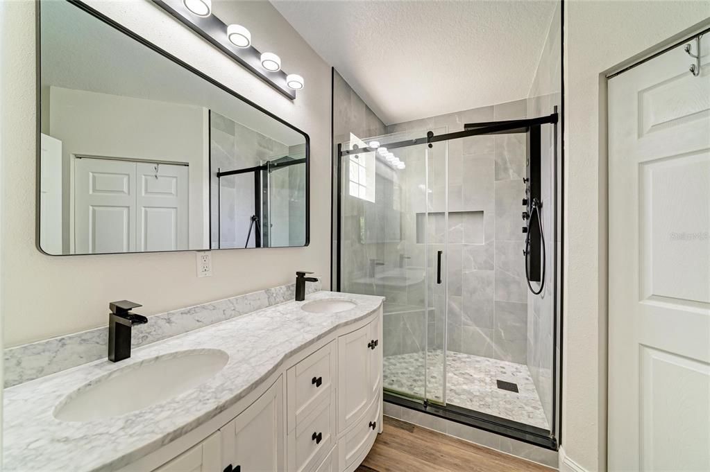 For Sale: $529,000 (5 beds, 2 baths, 1973 Square Feet)