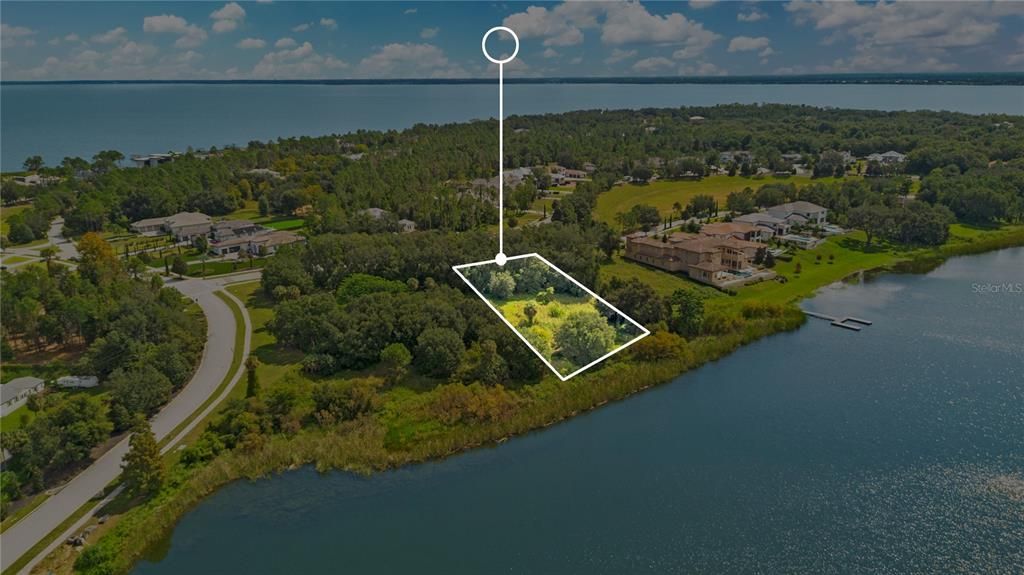 En Venta: $1,100,000 (1.03 acres)