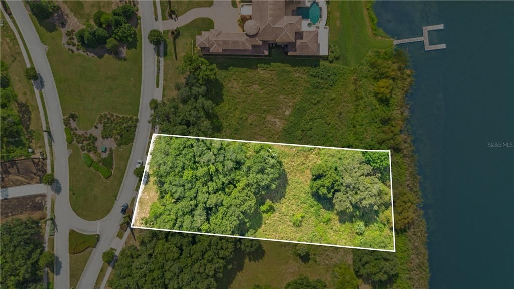 En Venta: $1,100,000 (1.03 acres)