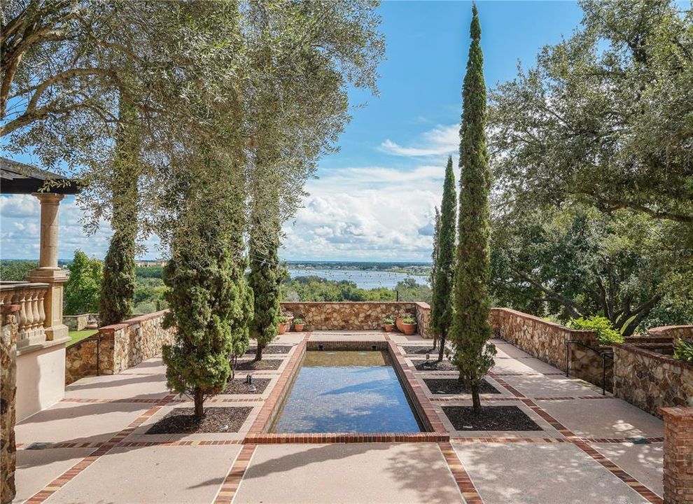 En Venta: $1,100,000 (1.03 acres)