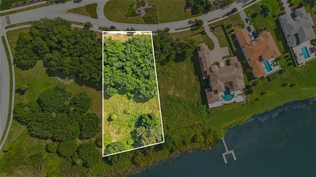 En Venta: $1,100,000 (1.03 acres)