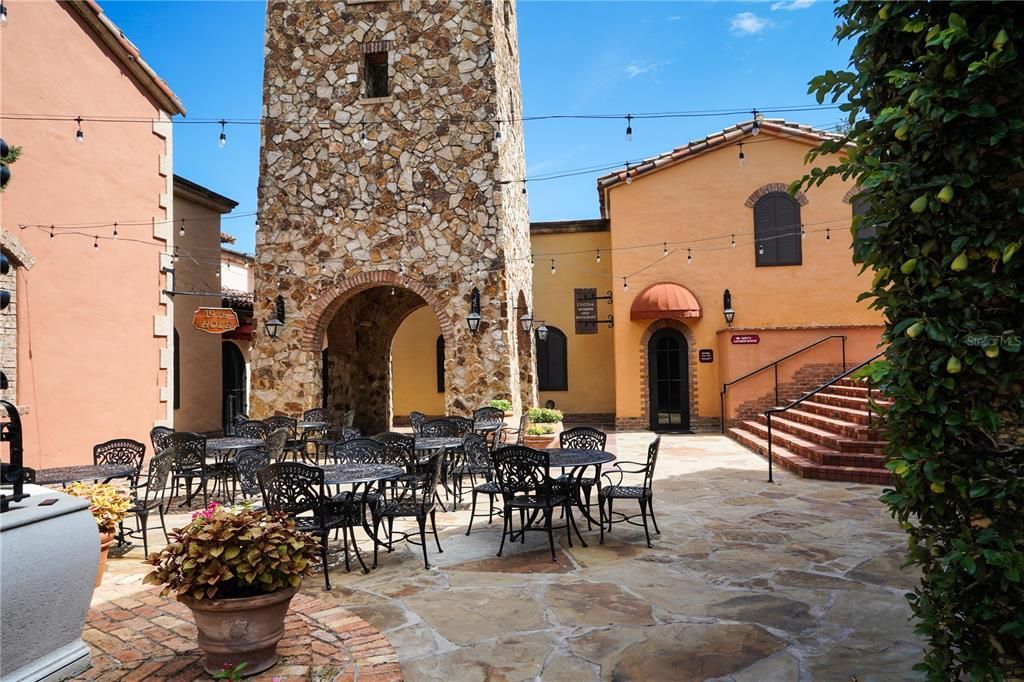 En Venta: $1,100,000 (1.03 acres)