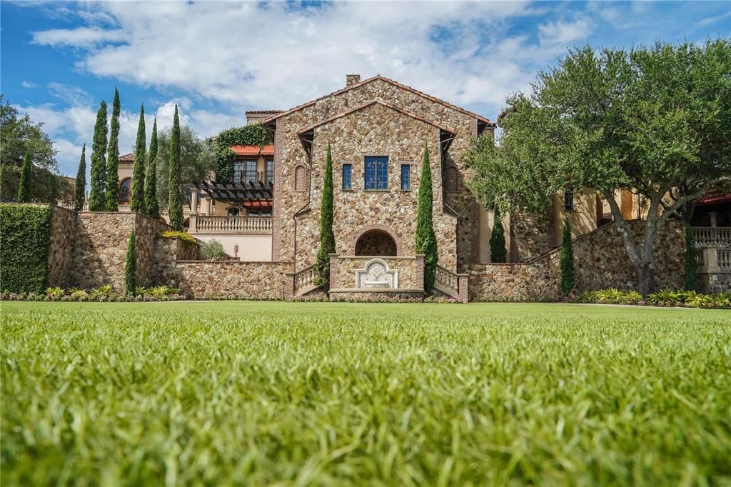 En Venta: $1,100,000 (1.03 acres)