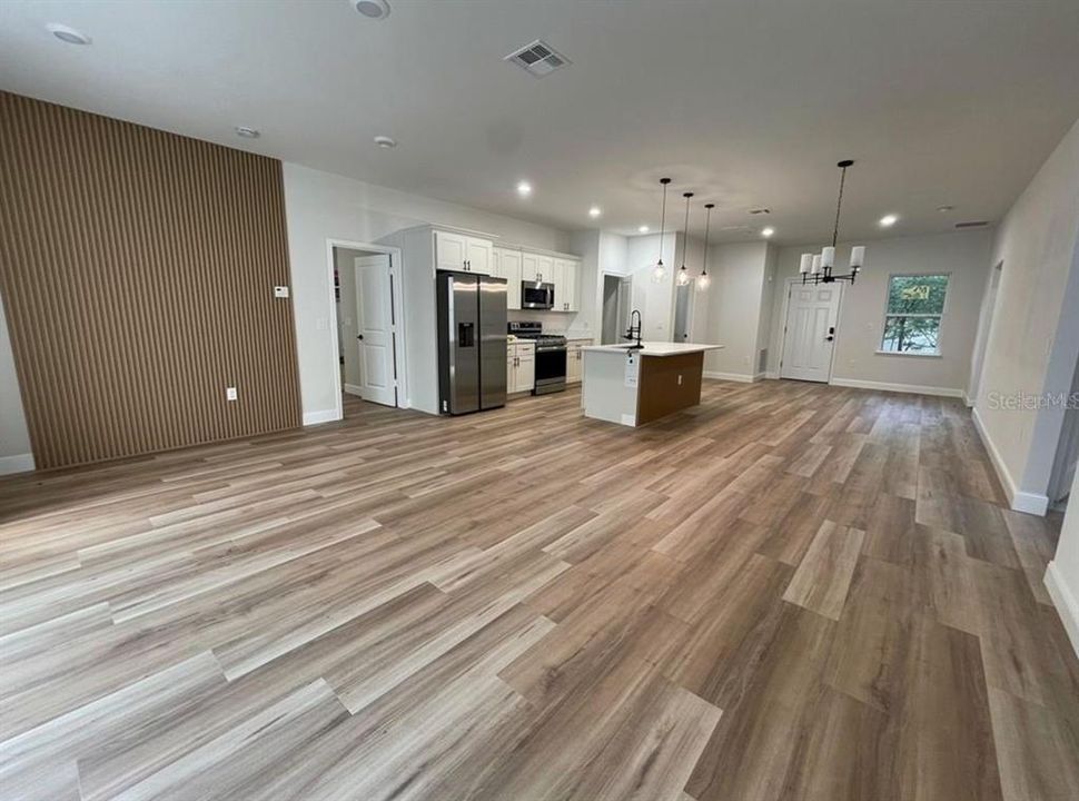 For Rent: $2,200 (4 beds, 2 baths, 1833 Square Feet)