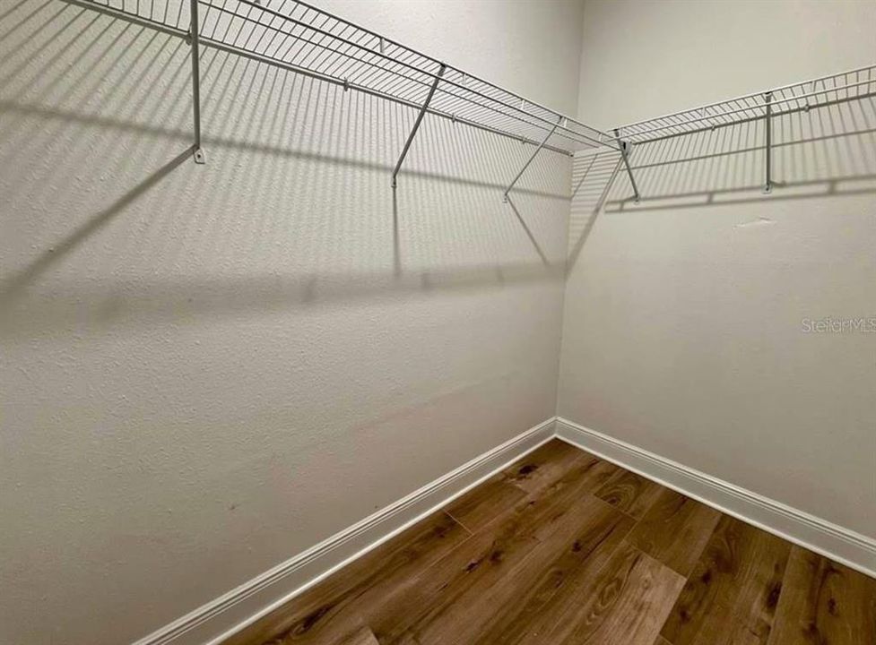 For Rent: $2,200 (4 beds, 2 baths, 1833 Square Feet)