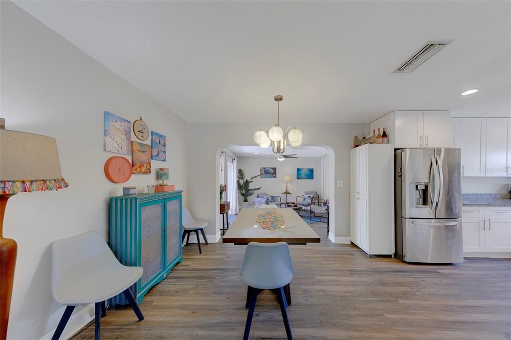 En Venta: $479,900 (3 camas, 2 baños, 1354 Pies cuadrados)