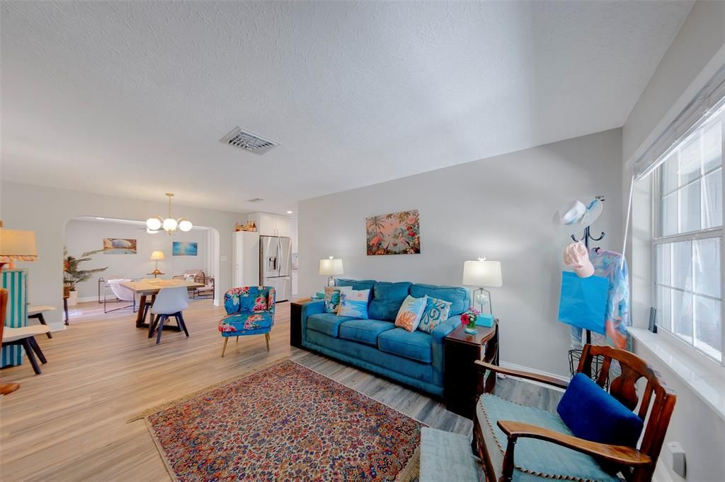 En Venta: $479,900 (3 camas, 2 baños, 1354 Pies cuadrados)