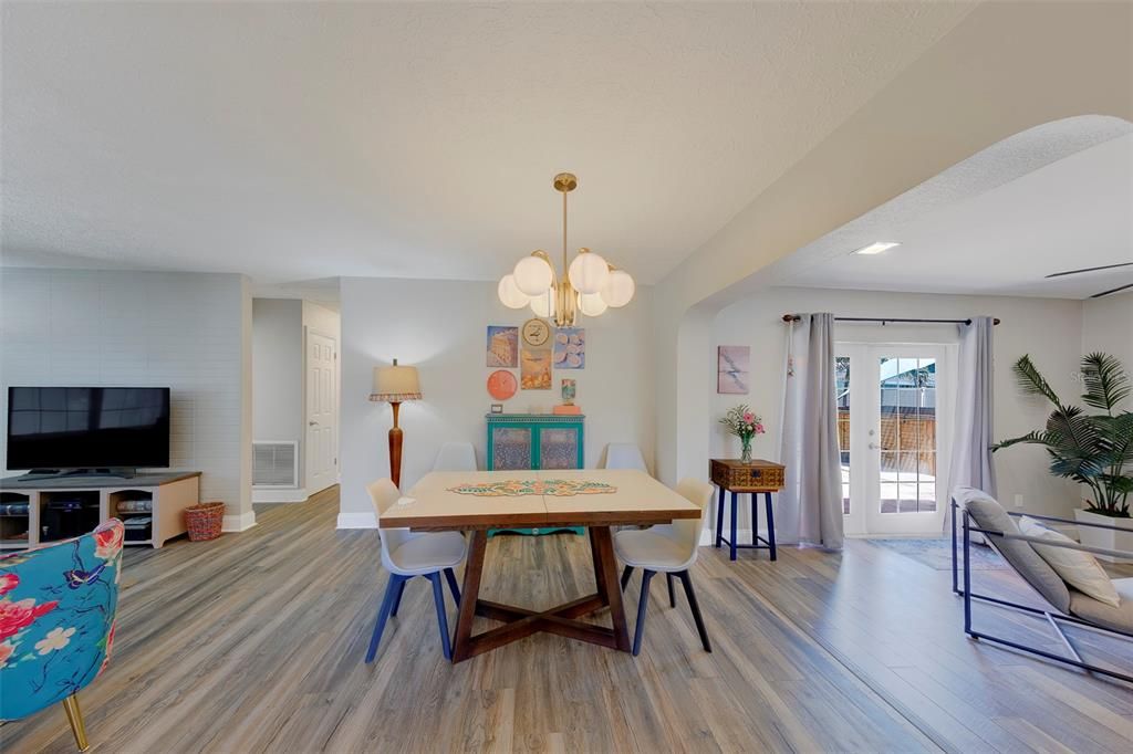 En Venta: $479,900 (3 camas, 2 baños, 1354 Pies cuadrados)