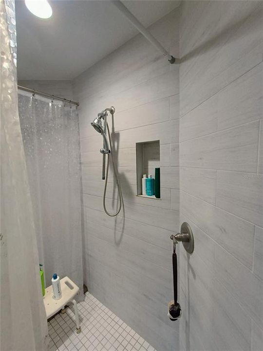 For Rent: $4,500 (6 beds, 4 baths, 3238 Square Feet)