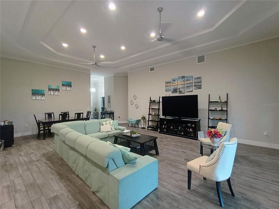 For Rent: $4,500 (6 beds, 4 baths, 3238 Square Feet)