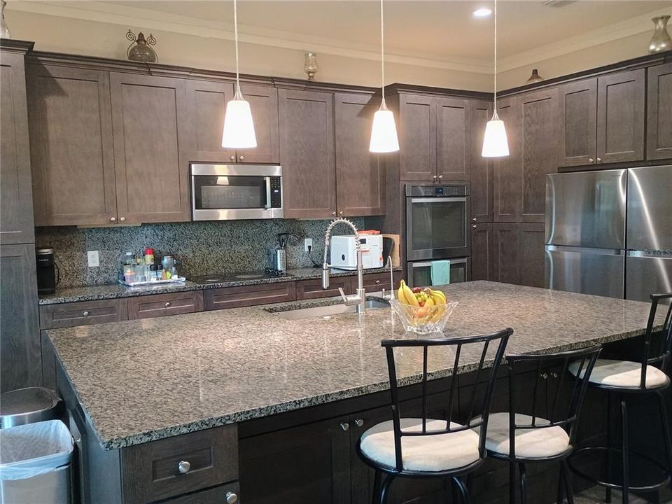 For Rent: $4,500 (6 beds, 4 baths, 3238 Square Feet)