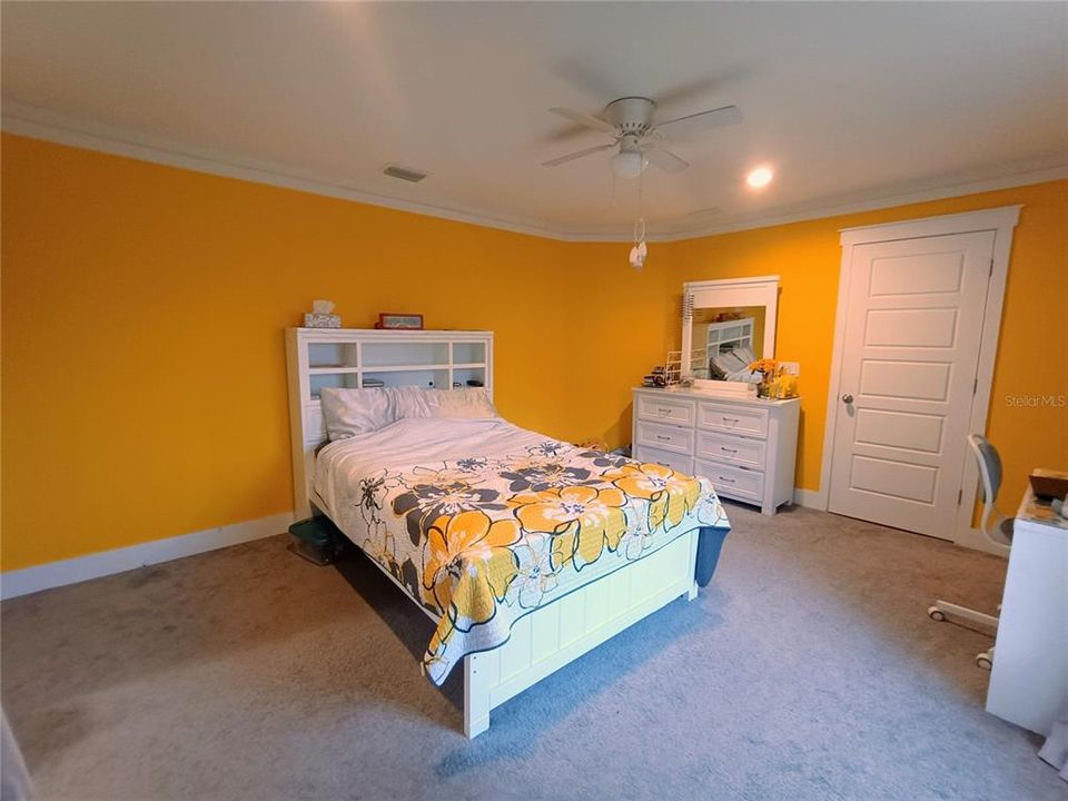 For Rent: $4,500 (6 beds, 4 baths, 3238 Square Feet)