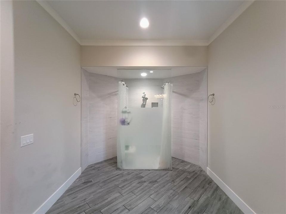 For Rent: $4,500 (6 beds, 4 baths, 3238 Square Feet)
