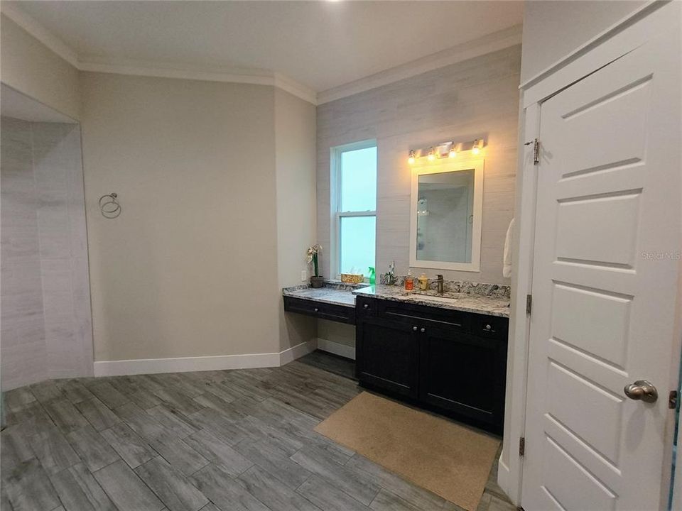 For Rent: $4,500 (6 beds, 4 baths, 3238 Square Feet)
