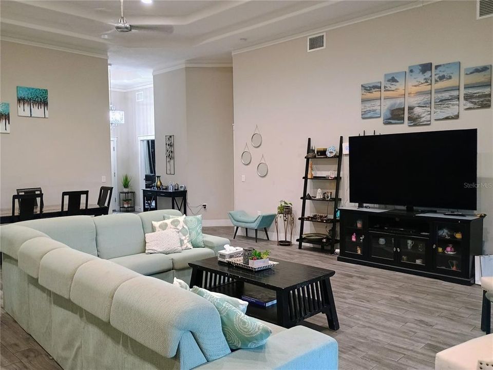 For Rent: $4,500 (6 beds, 4 baths, 3238 Square Feet)