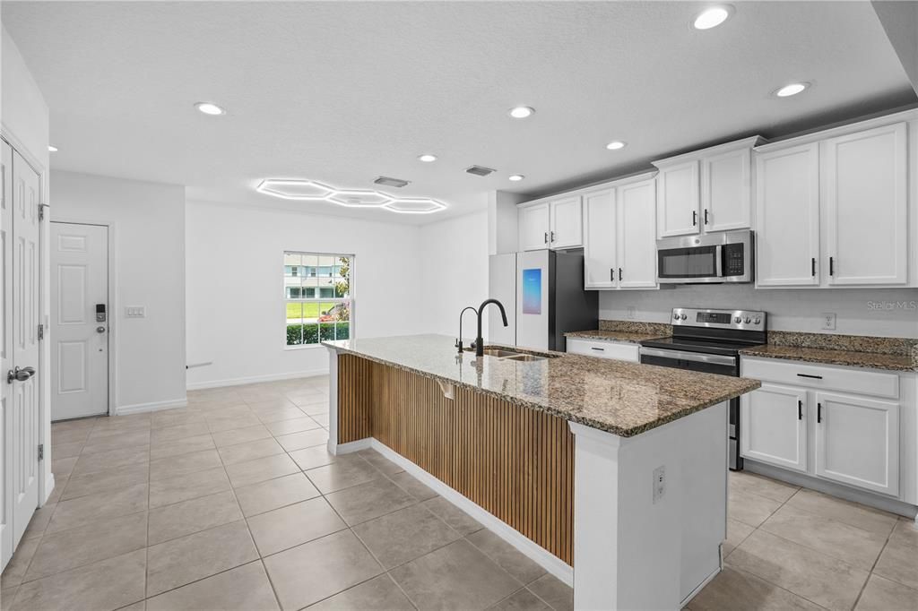 For Rent: $2,100 (3 beds, 2 baths, 1606 Square Feet)