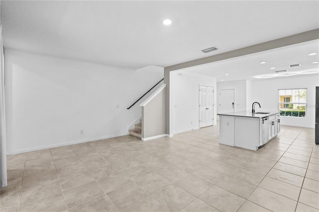 For Rent: $2,100 (3 beds, 2 baths, 1606 Square Feet)
