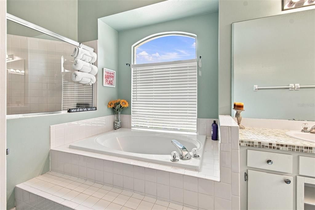 For Sale: $479,900 (3 beds, 2 baths, 1997 Square Feet)