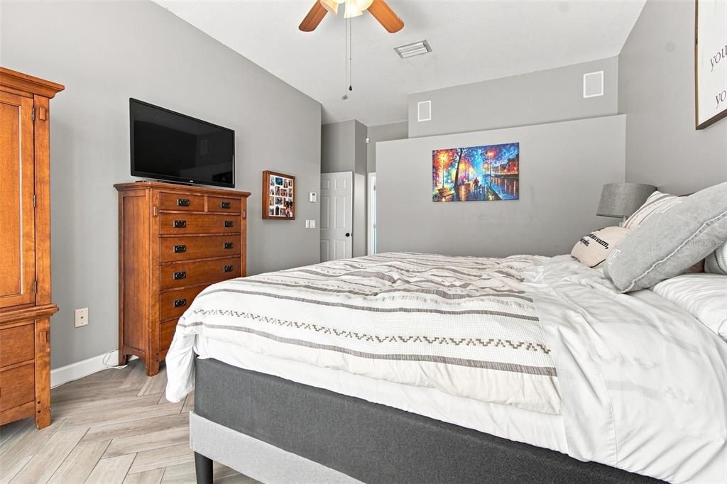 For Sale: $479,900 (3 beds, 2 baths, 1997 Square Feet)