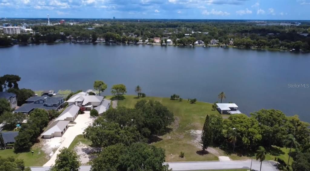 En Venta: $4,299,000 (8.23 acres)