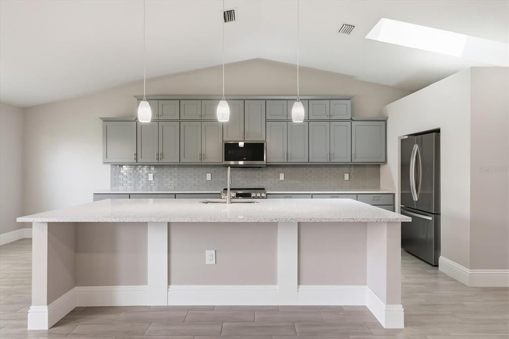 For Sale: $329,000 (2 beds, 2 baths, 1515 Square Feet)