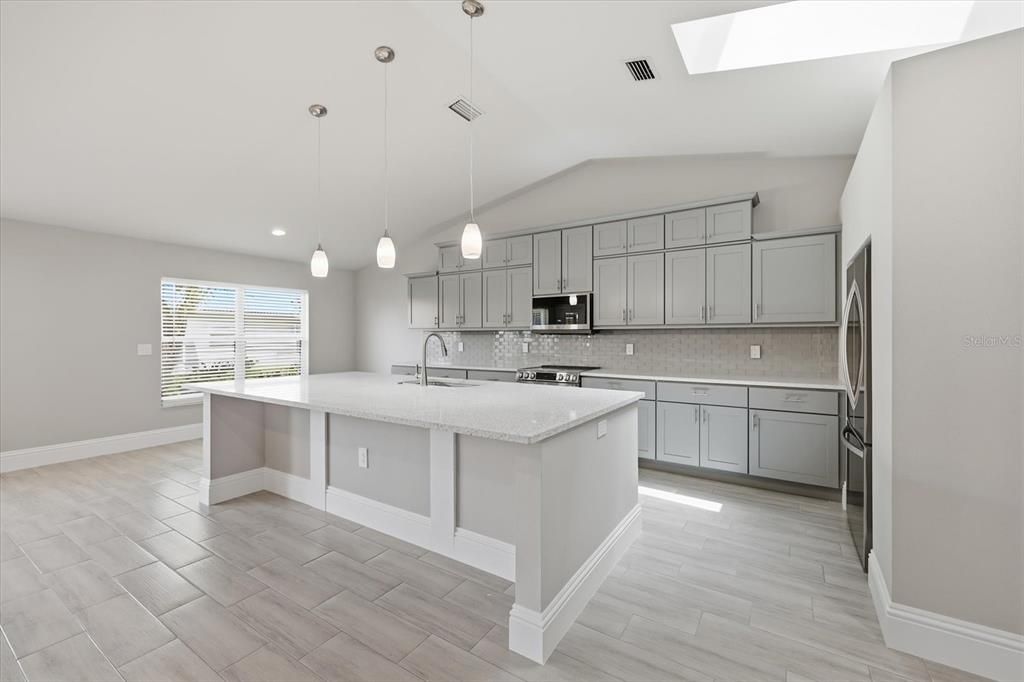For Sale: $329,000 (2 beds, 2 baths, 1515 Square Feet)