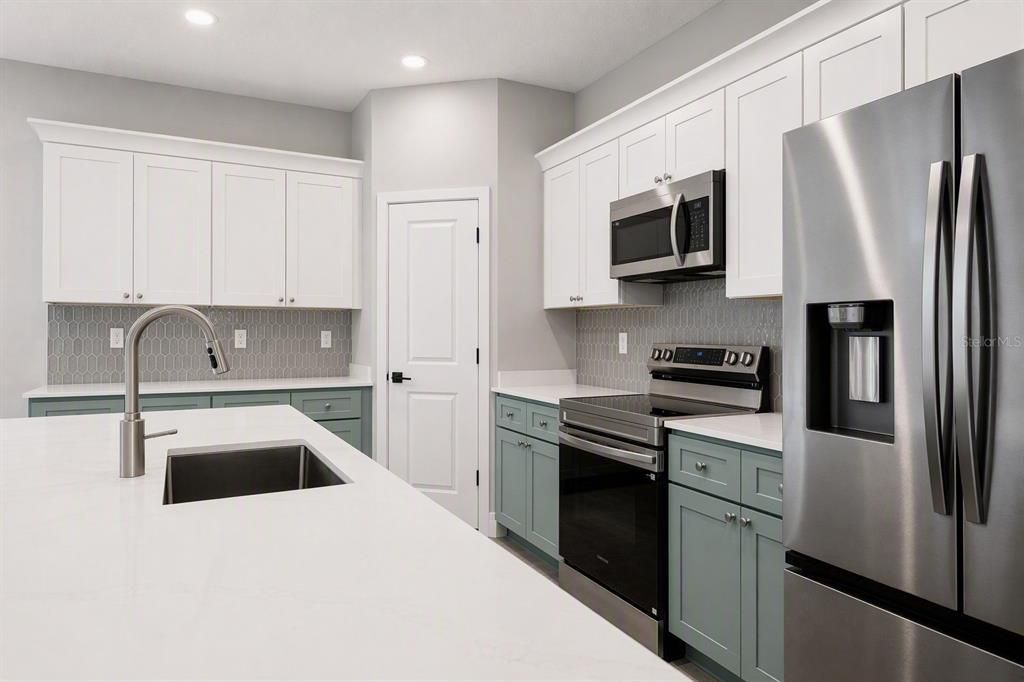 For Sale: $416,900 (4 beds, 3 baths, 2332 Square Feet)