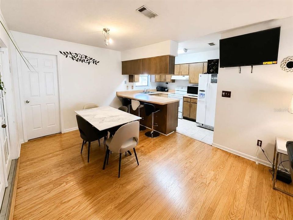 For Sale: $239,500 (3 beds, 2 baths, 1092 Square Feet)