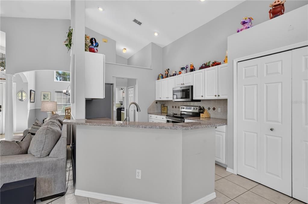En Venta: $465,000 (3 camas, 2 baños, 2050 Pies cuadrados)