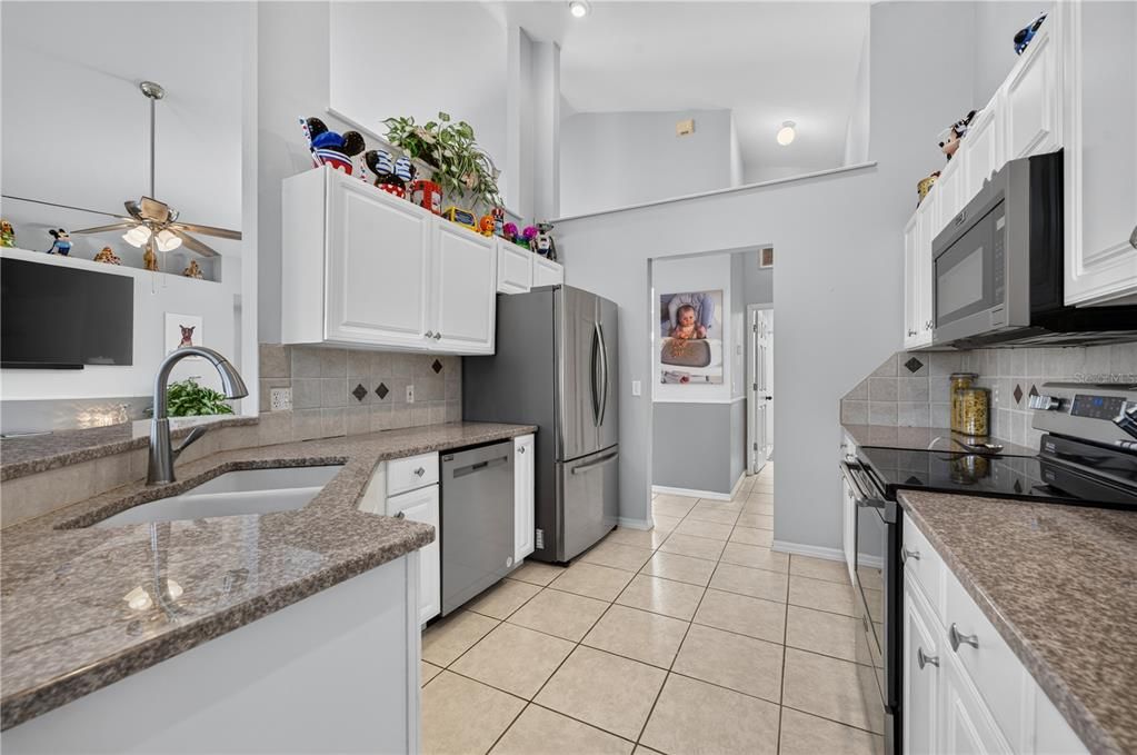 En Venta: $465,000 (3 camas, 2 baños, 2050 Pies cuadrados)