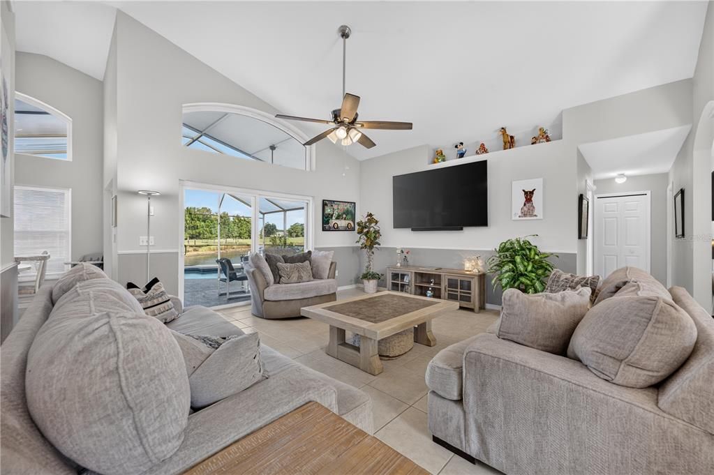 En Venta: $465,000 (3 camas, 2 baños, 2050 Pies cuadrados)