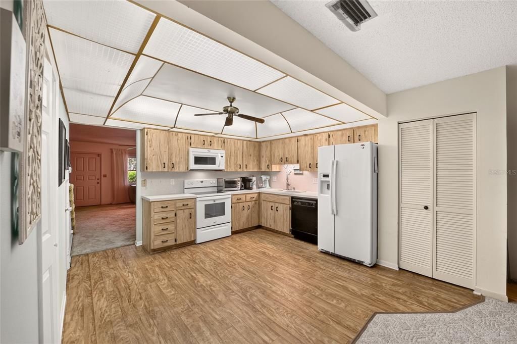For Sale: $135,000 (2 beds, 2 baths, 1908 Square Feet)