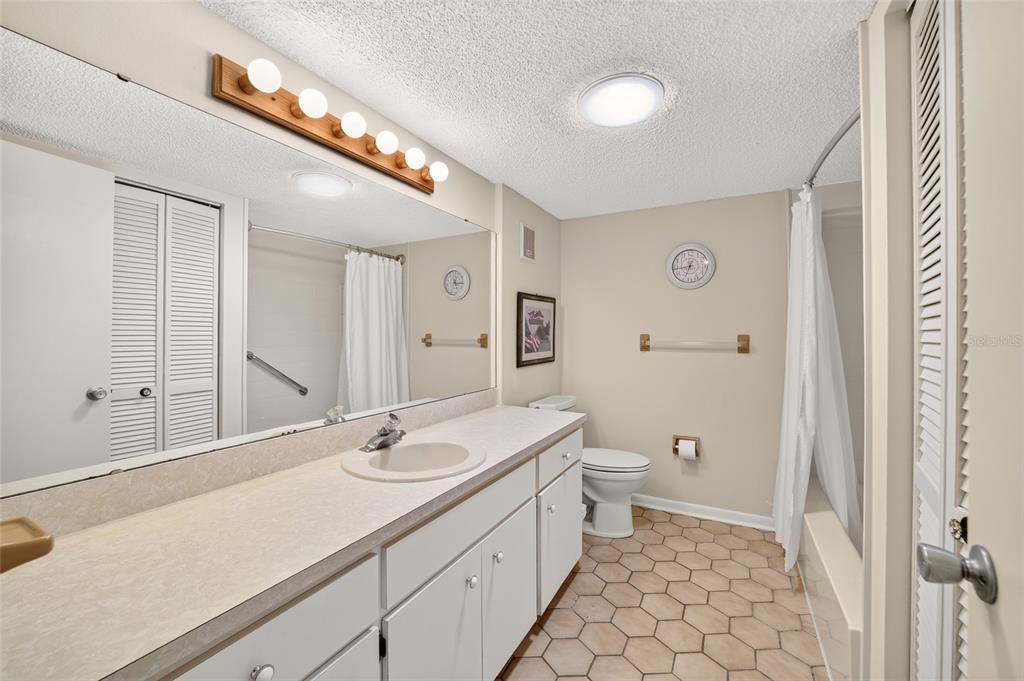 For Sale: $135,000 (2 beds, 2 baths, 1908 Square Feet)