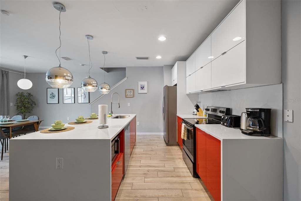 En Venta: $415,000 (4 camas, 3 baños, 1778 Pies cuadrados)