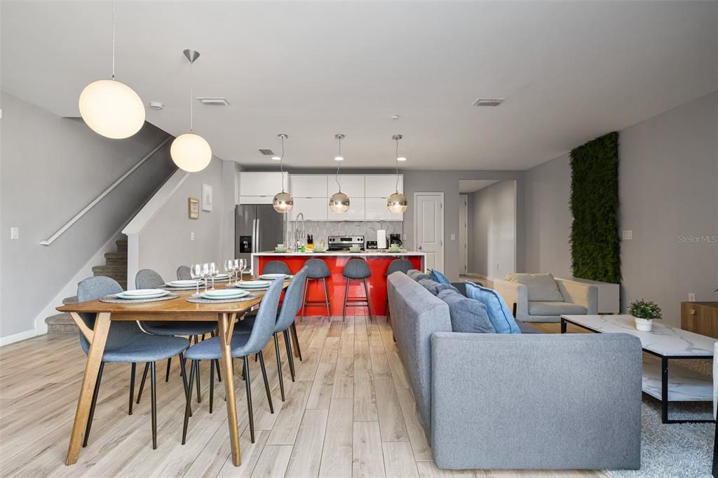 En Venta: $415,000 (4 camas, 3 baños, 1778 Pies cuadrados)