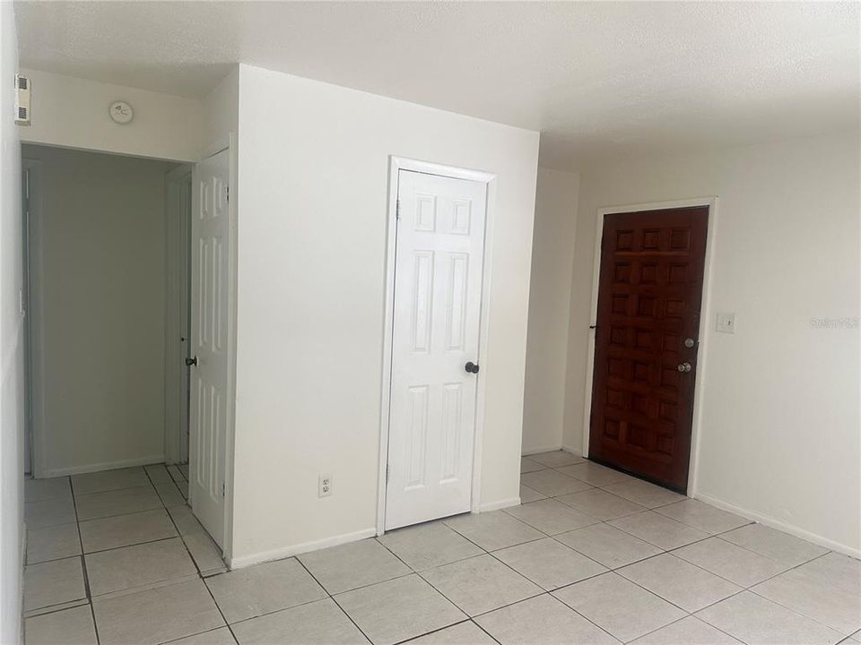 En Renta: $1,800 (4 camas, 3 baños, 1632 Pies cuadrados)