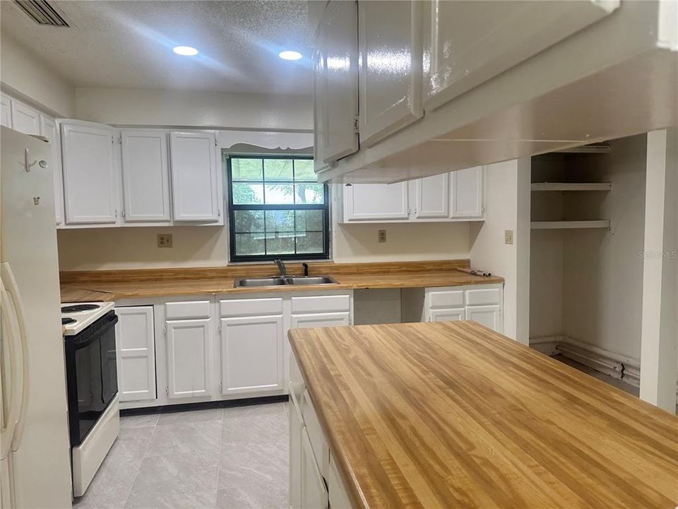 En Renta: $1,800 (4 camas, 3 baños, 1632 Pies cuadrados)
