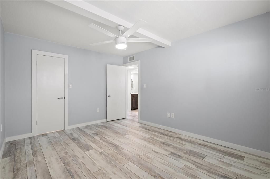 For Sale: $210,000 (2 beds, 1 baths, 783 Square Feet)