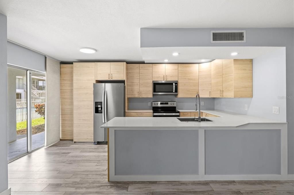 For Sale: $210,000 (2 beds, 1 baths, 783 Square Feet)