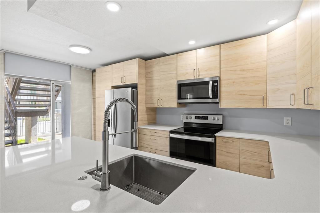 For Sale: $210,000 (2 beds, 1 baths, 783 Square Feet)