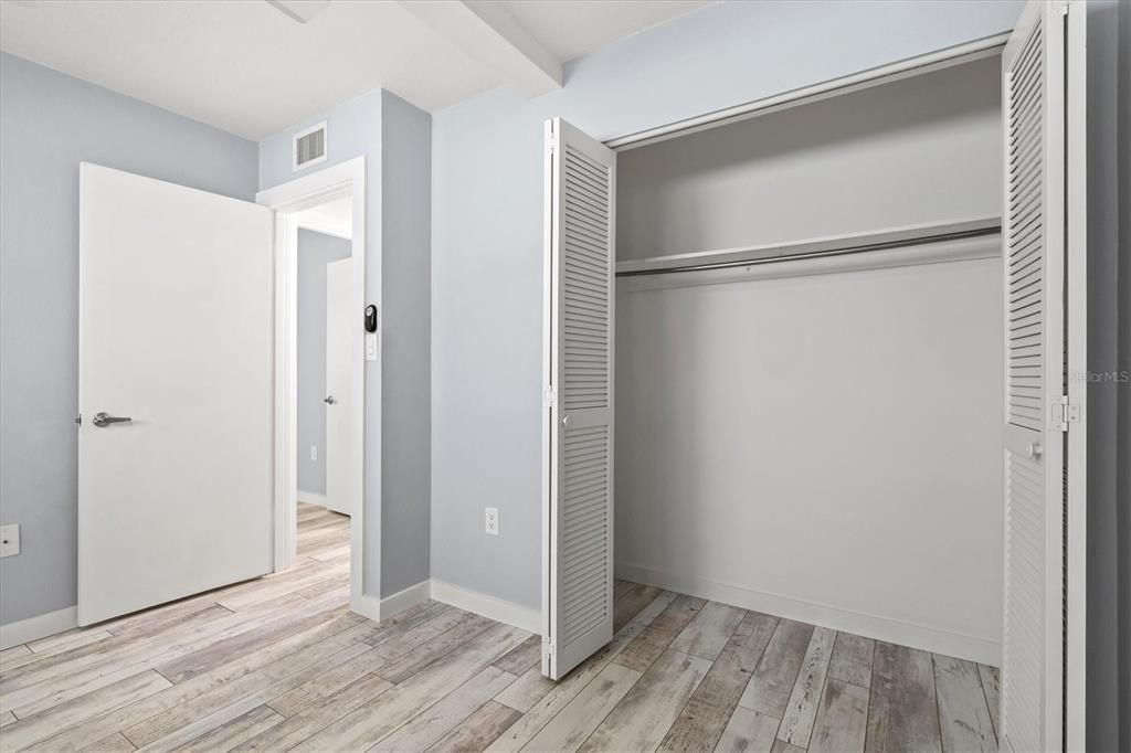 For Sale: $210,000 (2 beds, 1 baths, 783 Square Feet)