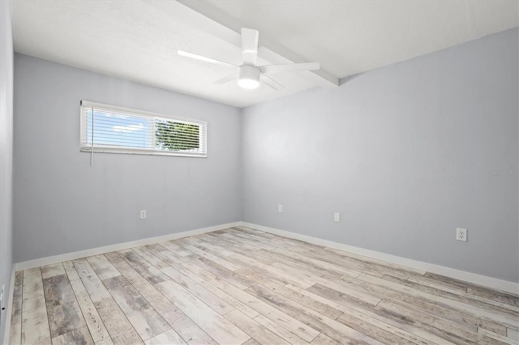 For Sale: $210,000 (2 beds, 1 baths, 783 Square Feet)