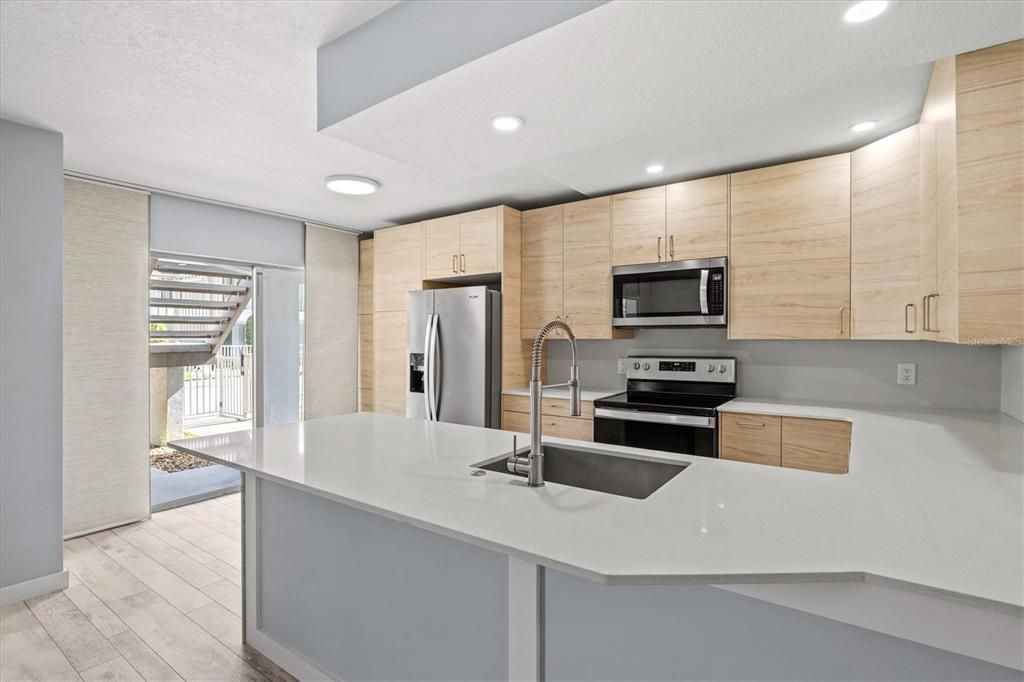 For Sale: $210,000 (2 beds, 1 baths, 783 Square Feet)