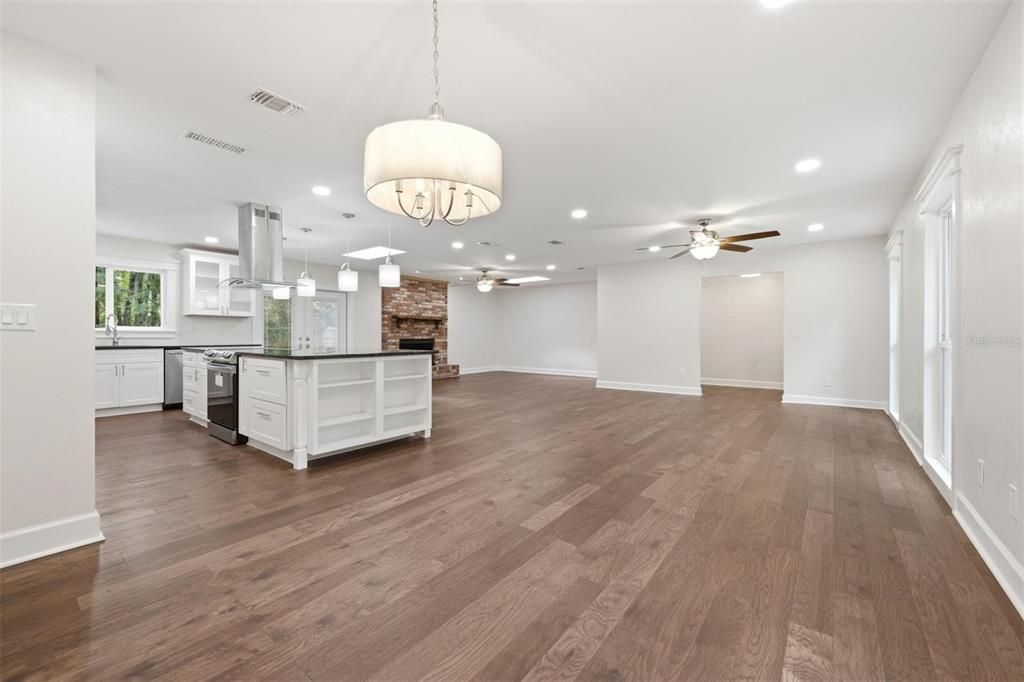 For Sale: $624,900 (5 beds, 3 baths, 2754 Square Feet)