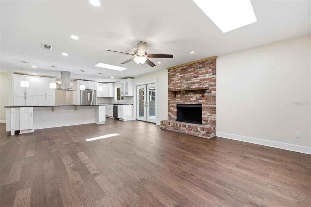 For Sale: $624,900 (5 beds, 3 baths, 2754 Square Feet)