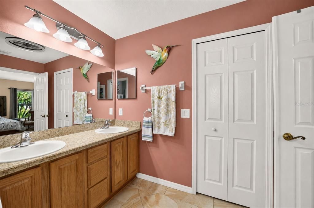 For Sale: $325,000 (3 beds, 2 baths, 1647 Square Feet)
