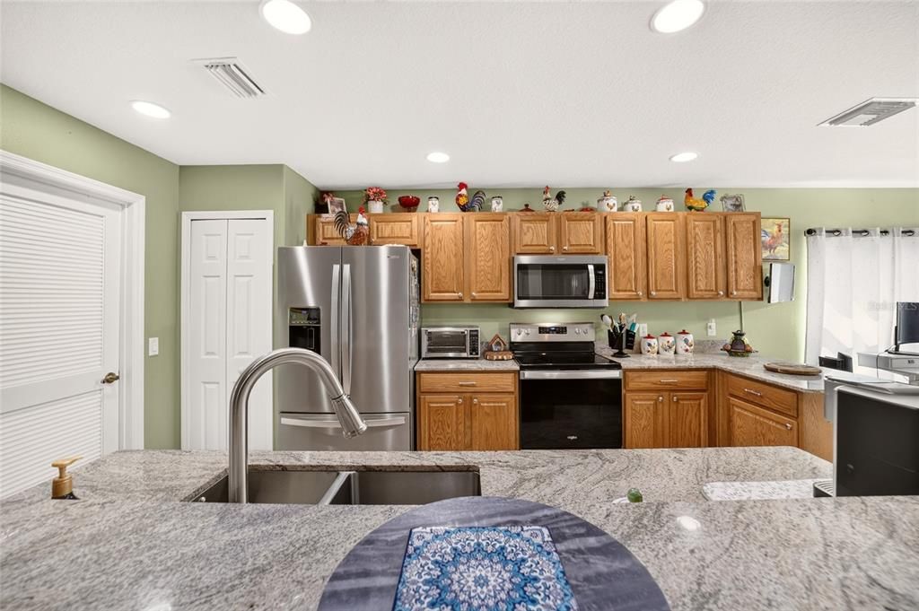 For Sale: $325,000 (3 beds, 2 baths, 1647 Square Feet)