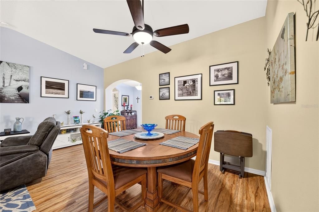 For Sale: $325,000 (3 beds, 2 baths, 1647 Square Feet)