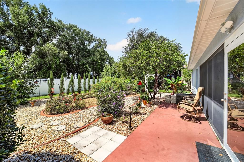 For Sale: $325,000 (3 beds, 2 baths, 1647 Square Feet)