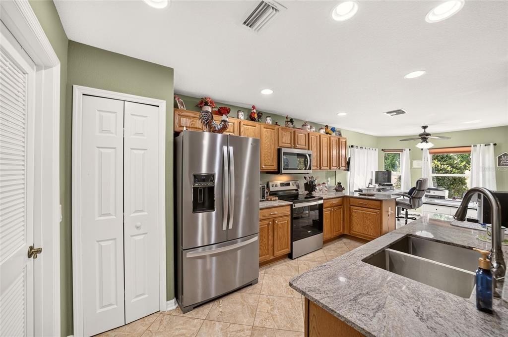 For Sale: $325,000 (3 beds, 2 baths, 1647 Square Feet)